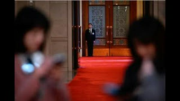 忽然！习近平拜见政治老人？胡锦涛朱镕基都在。张升民看望军队，一句话证实军心动摇，习不敢去。美国中情局及时招降共军。张的唯一出路是出逃。习托人放风：王小洪患了膀胱癌