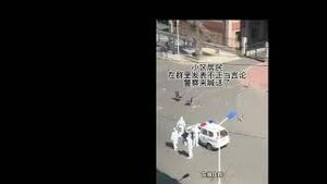 【公子分享】吉林市民因微信群言论遭警方上门喊话！上海被封社区集体唱红歌感谢政府却遭翻车，业主改骂居委会！上海浦东隔离中心没饭吃，山东淄博居民抗议封社区...