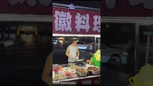 中国底层百姓悲惨的真实写照，自食其力也时刻担惊受怕