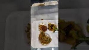 体制外的孩子一人一个蒸馍，体制内的干部6元放开吃。