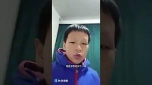 劣币趋逐良币：勇敢的孩子举报学校，遭窝囊废父亲责骂！