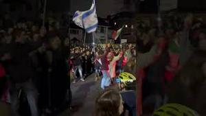 海外大量伊朗人、以色列人一起庆祝神棍哈梅内依死亡！Large numbers of Iranians and Israelis overseas celebrated Khamenei's death